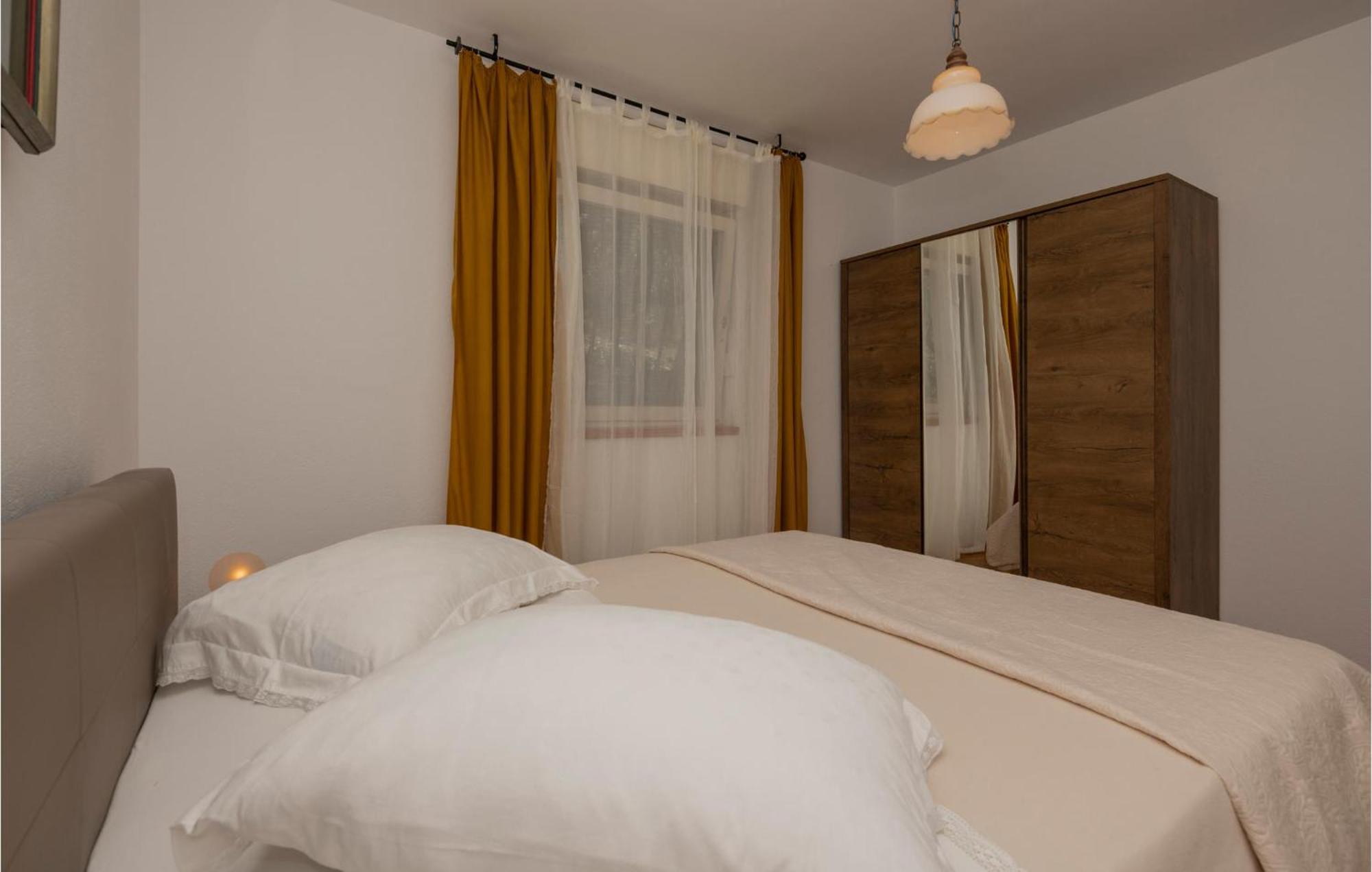 Nice Apartment In Tucepi With Wifi Eksteriør billede