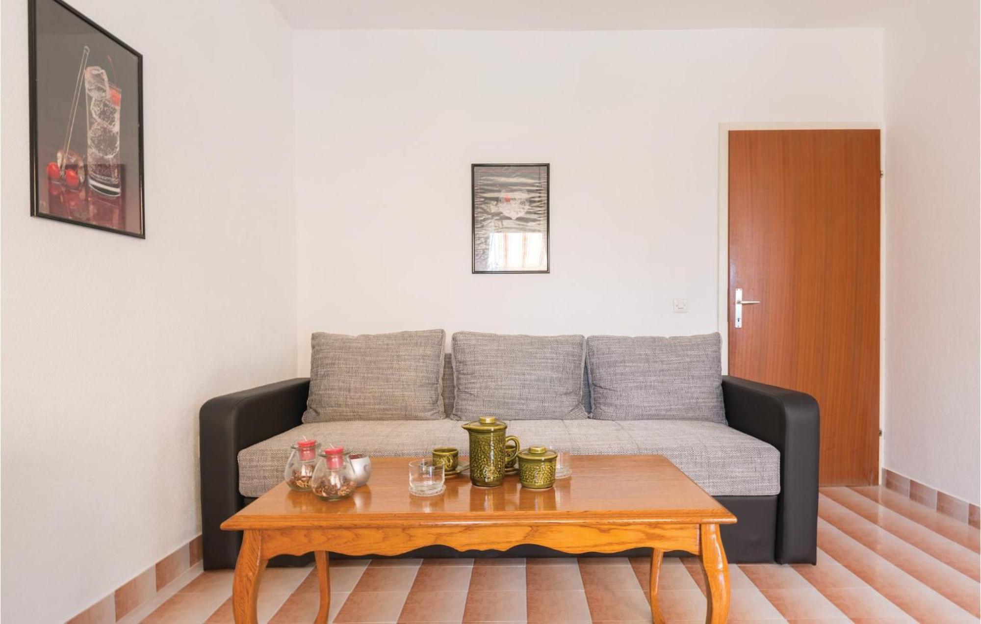 Nice Apartment In Tucepi With Wifi Eksteriør billede