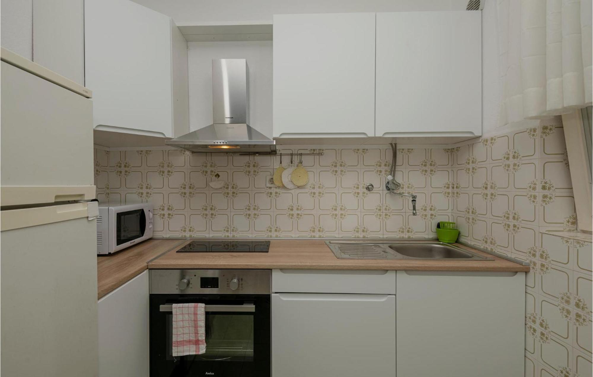 Nice Apartment In Tucepi With Wifi Eksteriør billede